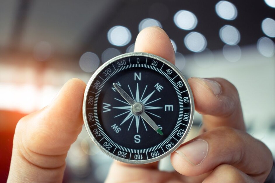 Kompss Wie Funktioniert Der Kompass Und Die Karte Im Gepäck? – REAC